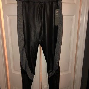 Daisy Fuentes faux leather leggings